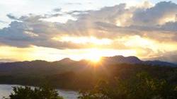 Piombinese rischia grosso per una foto in Laos