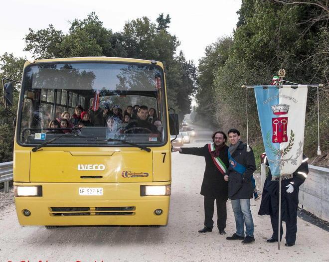 E ora gli scuolabus tornano a circolare su via Romita 
