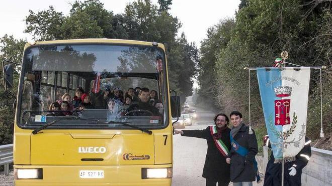 E ora gli scuolabus tornano a circolare su via Romita