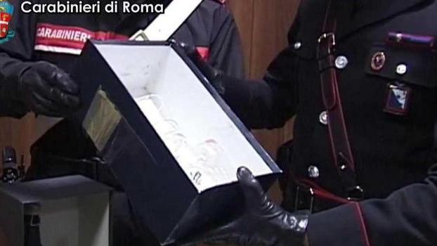 Incastrato dalla bella carabiniera