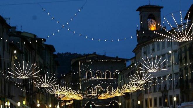 Venerdì si accendono le luminarie