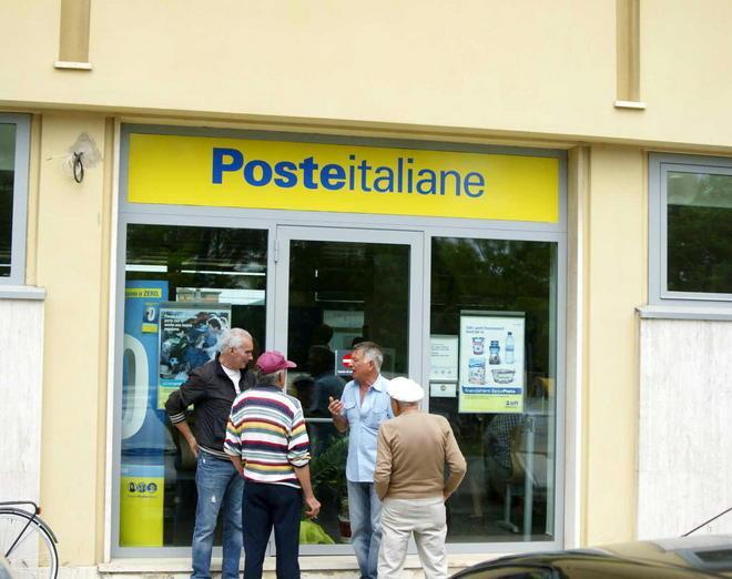 Prende a pugni l’impiegato delle Poste: arrestato 