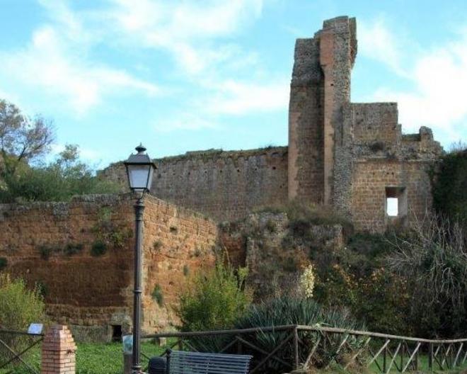 Rocca di Sovana in abbandono, il sindaco intima intervento del demanio 