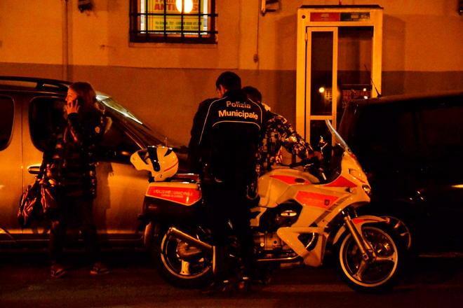 Investe una donna in scooter e scappa 