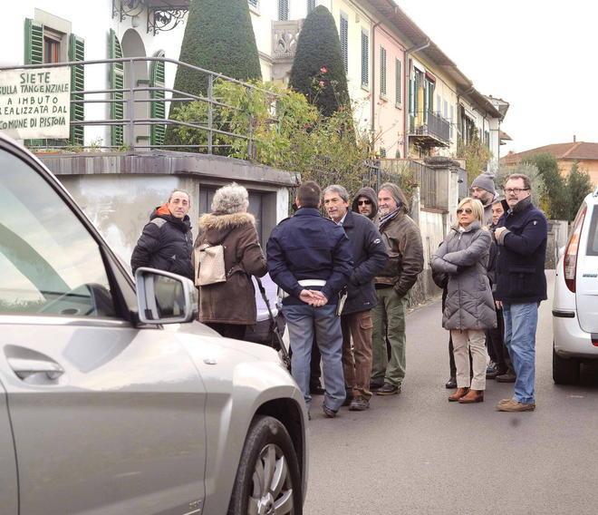 Protesta in strada, arriva la Polizia in via Bigiano 