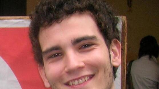 Primarie fuori dalla casa del Pd, è polemica