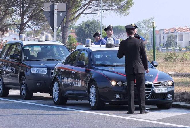 Ladri bloccati dai carabinieri dopo un lungo inseguimento in superstrada