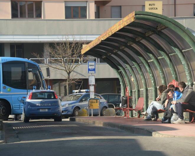 Gli autisti lasciano a piedi centinaia di studenti 