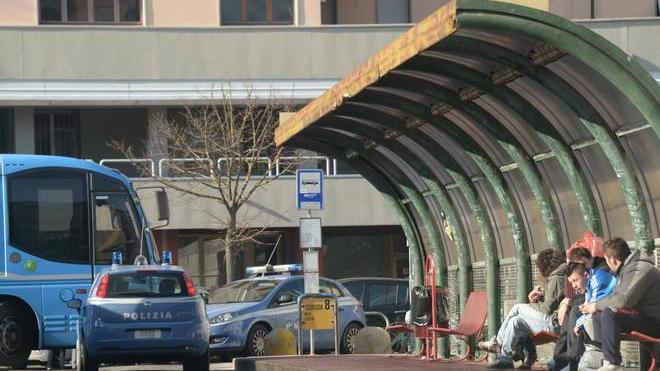 Gli autisti lasciano a piedi centinaia di studenti