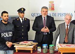 Droga: hashish in mobili importati dall’India, sei arresti 