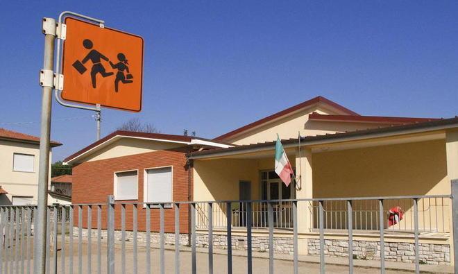 Scuola evacuata per la fuga di gas