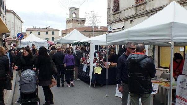 Le associazioni in piazza con i loro stand