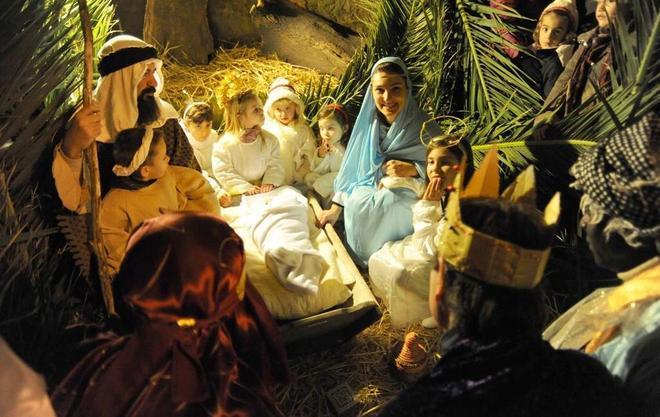 Un presepe vivente in grande stile realizzato dai bimbi 