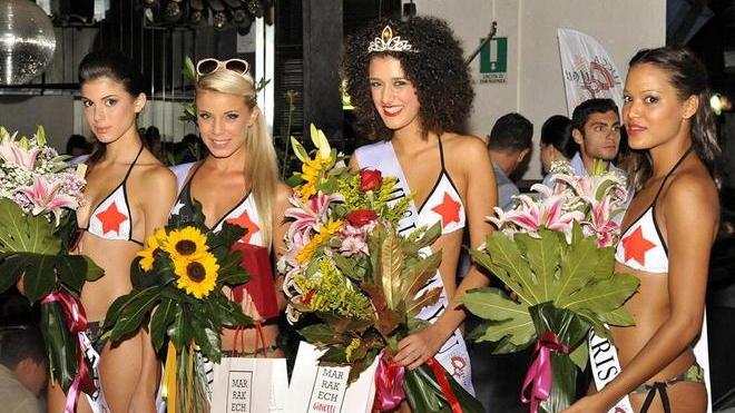 In discoteca insieme alle miss