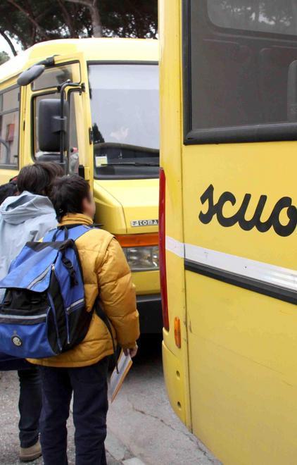 Bimbo cade sul bus: chiesti i danni 