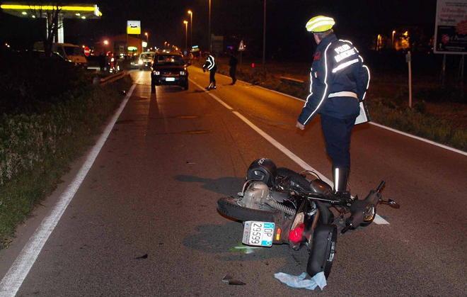 Scontro con lo scooter, donna grave 