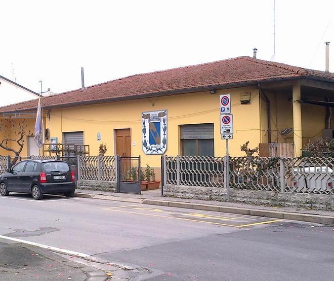 Vandali a Porta Raimonda sedie rotte e scritte offensive 