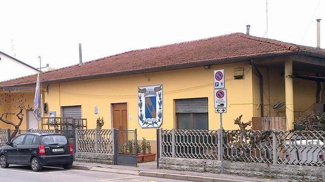 Vandali a Porta Raimonda sedie rotte e scritte offensive