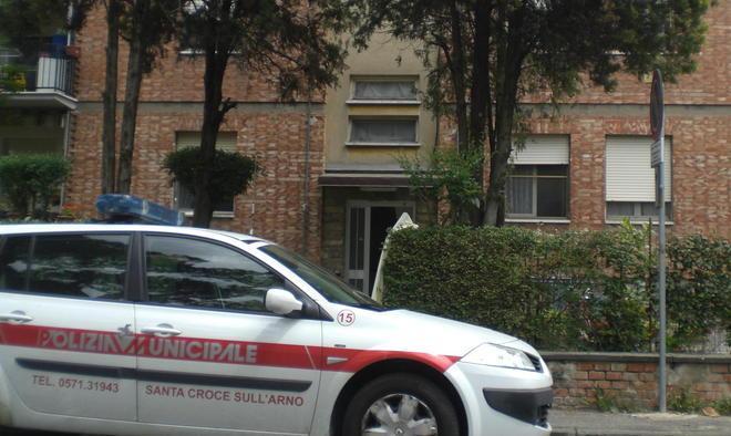 Sorpresi a dar fuoco ai rifiuti in un campo con le coltivazioni 