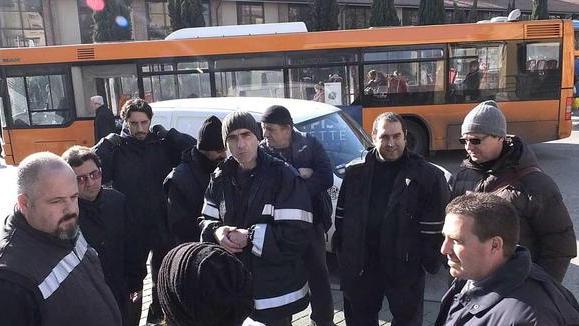 Gli autisti fermano i bus Sarà sciopero a oltranza