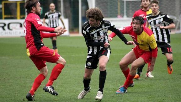 Lucarelli prepara novità per il derby di Grosseto