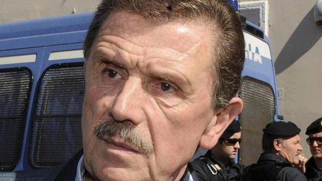 I politici “si vietano” l’accesso in centro