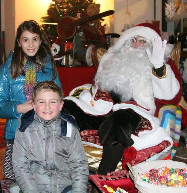 Bagni aperti a Natale e un albero sul pontile 