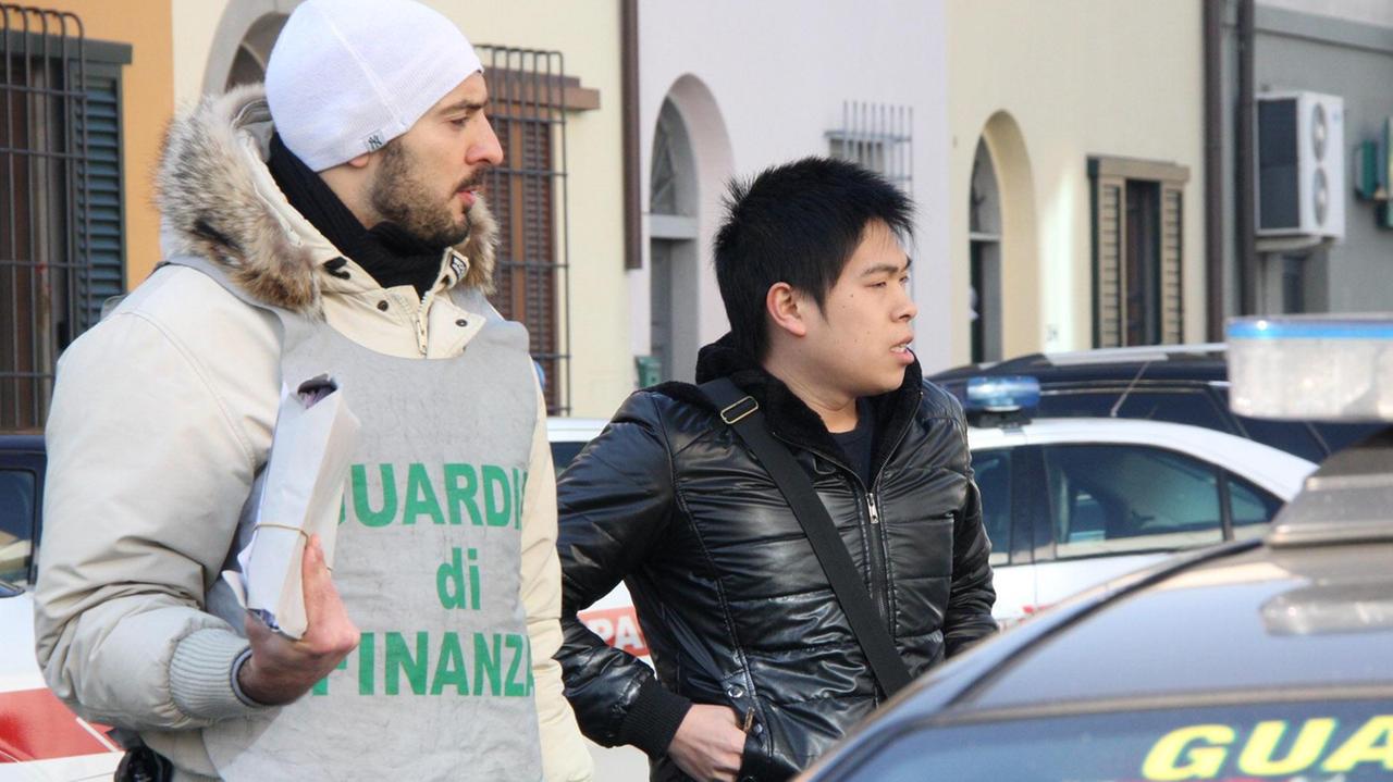 Falsi residenti cinesi a Prato, dodicimila euro nascosti dietro un lavabo