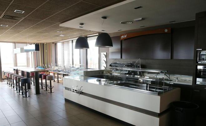McDonald’s pronto al via da domani porte spalancate 