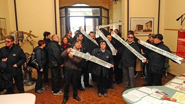 Stipendi ko: bus nel caos ma nella notte c’è l’accordo