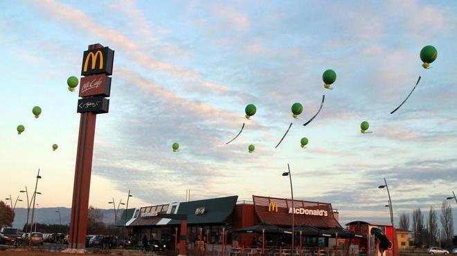Apre McDonald’s a Montecatini: subito lunghe file nella zona commerciale della Camporcioni
