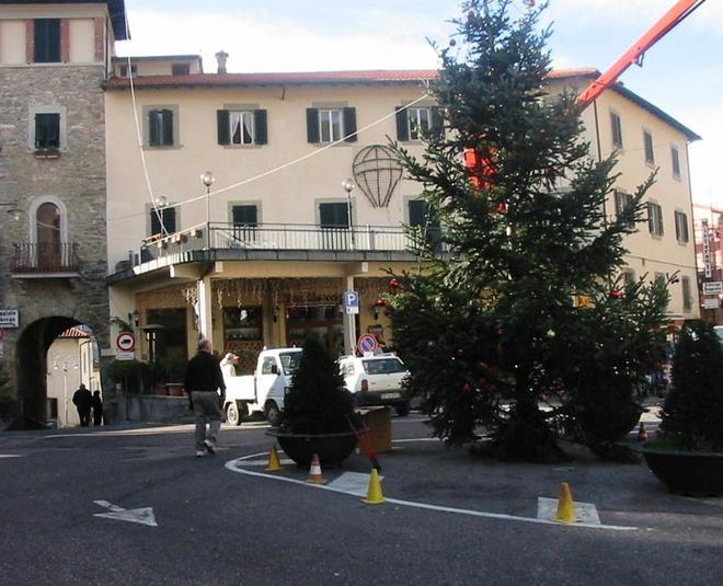 Natale in economia con Walt Disney e un abete di 10 metri 