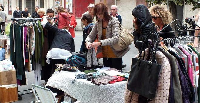Mercatino dell’usato oggi in via Lombroso