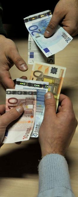 “Sconti sui debiti”? Nell’isola all’opera decine di truffatori 