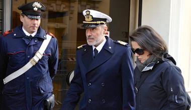 Processo Concordia, De Falco: "Vada a bordo c..." e Schettino abbassa lo sguardo 