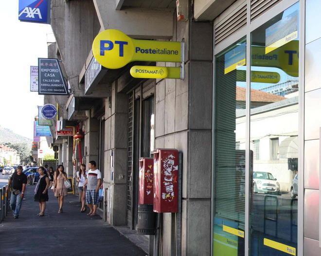 Apre il primo ufficio postale mono-etnico: solo per cinesi. E scoppia la polemica 