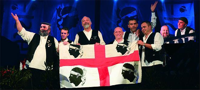 Alluvione, Finardi e altri 32 artisti lanciano un doppio cd per i bambini di Olbia 