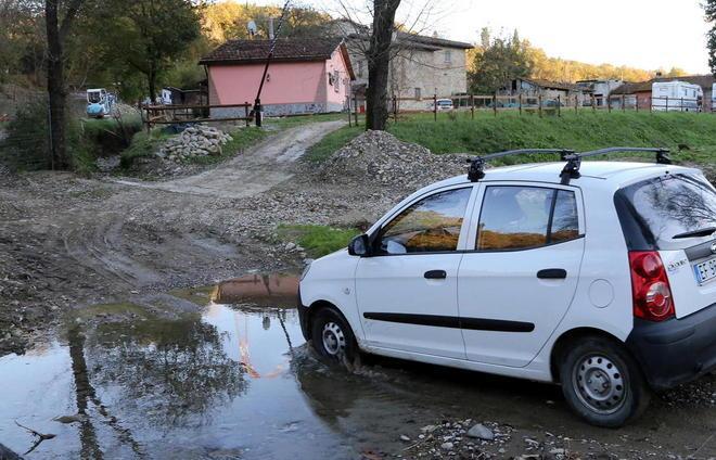 Famiglie in allarme per il torrente: «Bisogna intervenire» 