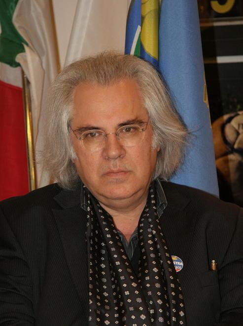 E tra gli eredi di An è scontro totale 