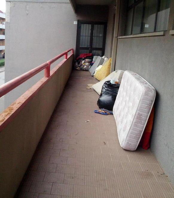 Blitz nel quartiere dormitorio che dava rifugio ai clochard 