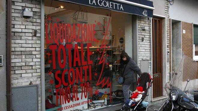 Via alla svendita dei regali per combattere la crisi