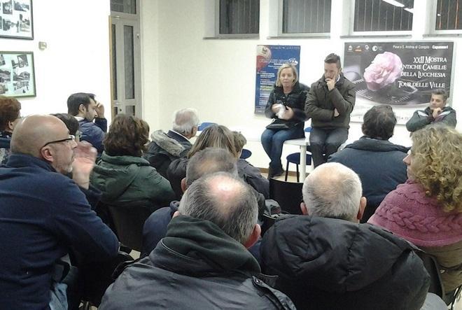 Fiaccolata contro l’antenna dei cellulari