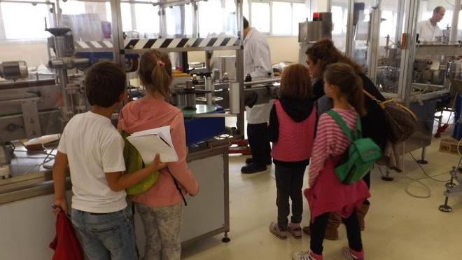 I bambini delle scuole Natali in visita alla bio-fabbrica