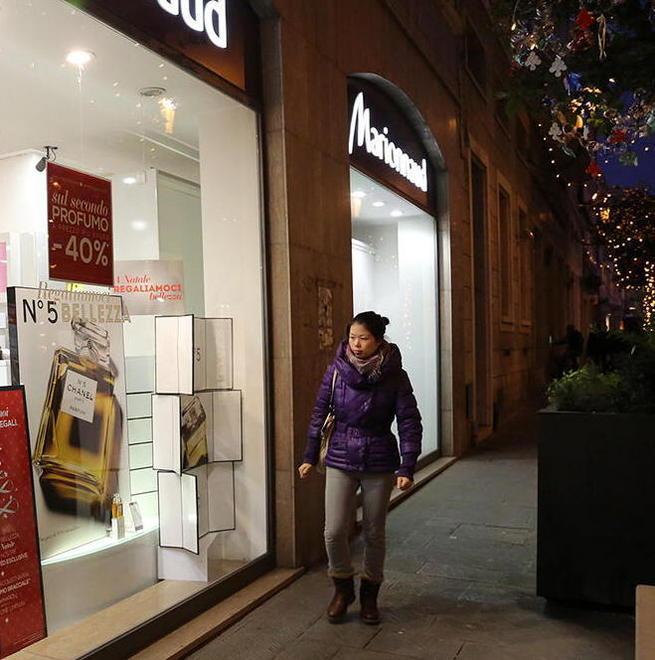 Sconti e promozioni in centro i regali si fanno in clima di “saldi” 