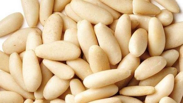 Liquori, profumi e la novità dei pinoli gli obiettivi dei ladri tra gli scaffali