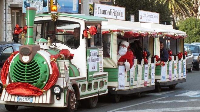 Ecco Babbo Natale, ma l’Auser pensa già anche a Cicciolo