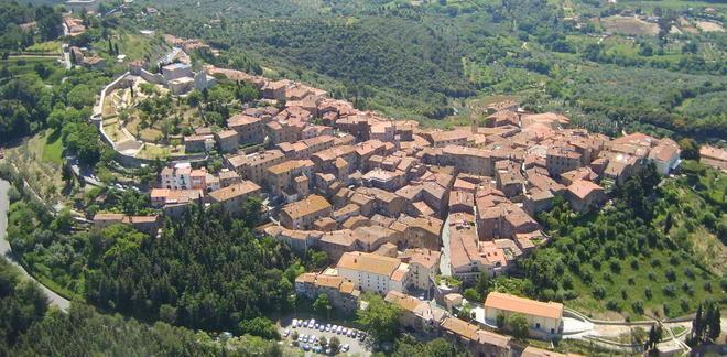 «Costruire un albergo vicino al borgo antico è inutile e dannoso» 