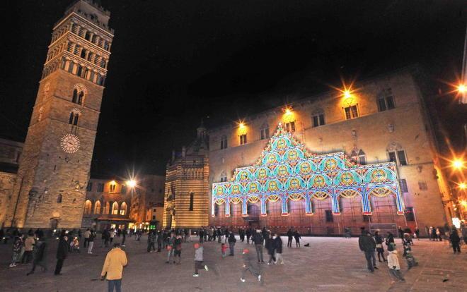 Conto alla rovescia in piazza del Duomo per la riaccensione della luminaria 