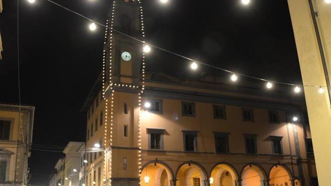 La prima volta della torre illuminata a palazzo Pretorio