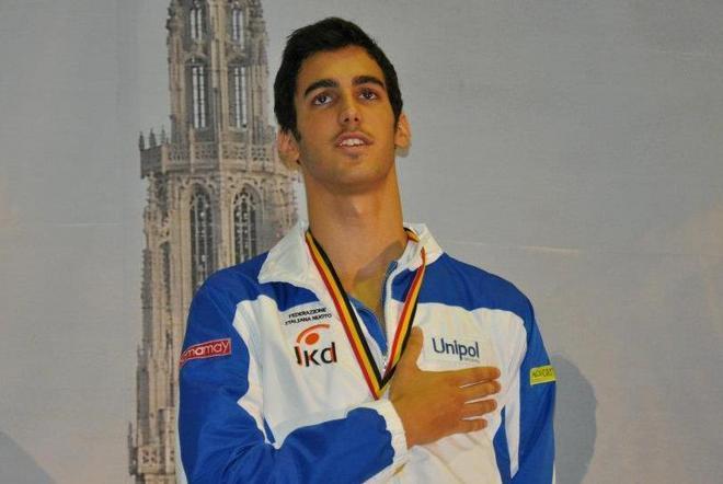 Nuoto, Bonacchi trascina la staffetta all’argento